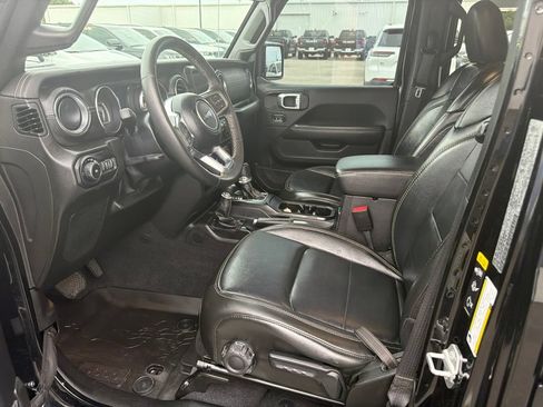 Used 2022 Jeep Wrangler Unlimited Sahara w/ LED Lighting Group AWD/4WD image 7