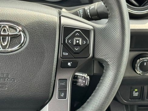Used 2022 Toyota Tacoma TRD Sport w/ TRD Premium Sport Package AWD/4WD image 31