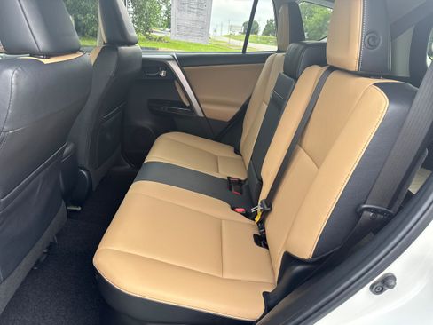 Used 2018 Toyota RAV4 Limited AWD/4WD image 9