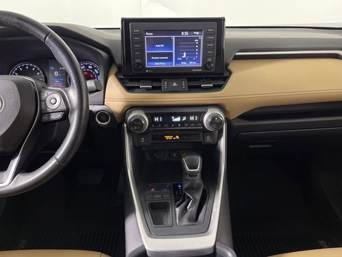 Used 2020 Toyota RAV4 XLE Premium image 16