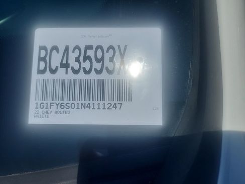 Used 2022 Chevrolet Bolt EUV LT w/ Driver Confidence Package FWD image 4