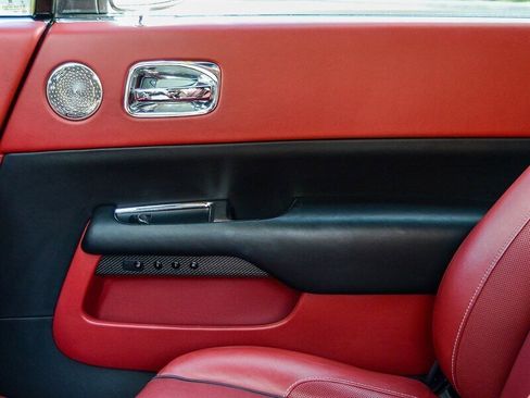 Used 2019 Rolls-Royce Dawn image 34