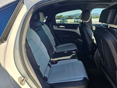 Used 2025 Porsche Cayenne S AWD/4WD image 12