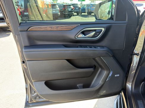 Used 2021 Chevrolet Tahoe Premier AWD/4WD image 23