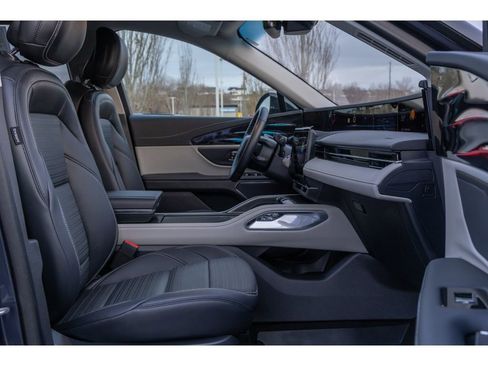 Used 2024 Lincoln Nautilus Reserve image 11