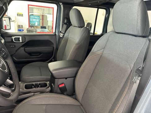 New 2026 Jeep Gladiator Sport AWD/4WD image 14
