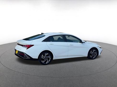 Used 2025 Hyundai Elantra SEL FWD image 15