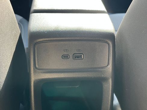 Used 2025 Chevrolet Trax LT image 42