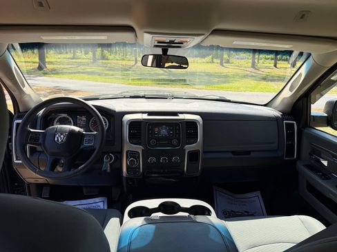Used 2019 RAM 1500 Classic SLT AWD/4WD image 14