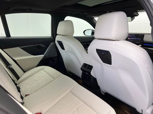 Certified 2025 BMW 530i image 8