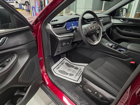 New 2025 Jeep Grand Cherokee L Laredo w/ Luxury Tech Group I AWD/4WD image 14