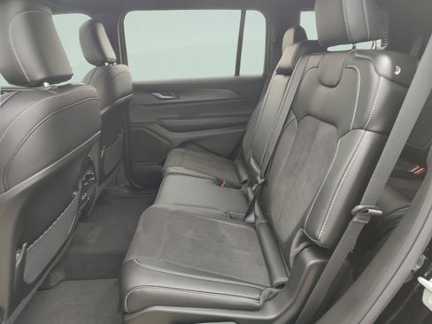 New 2025 Jeep Grand Cherokee L Altitude RWD image 30