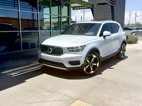 Used 2020 Volvo XC40 T5 Momentum w/ Protection Package Premier AWD/4WD image 2
