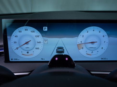 Used 2026 Genesis GV70 2.5T Select image 24