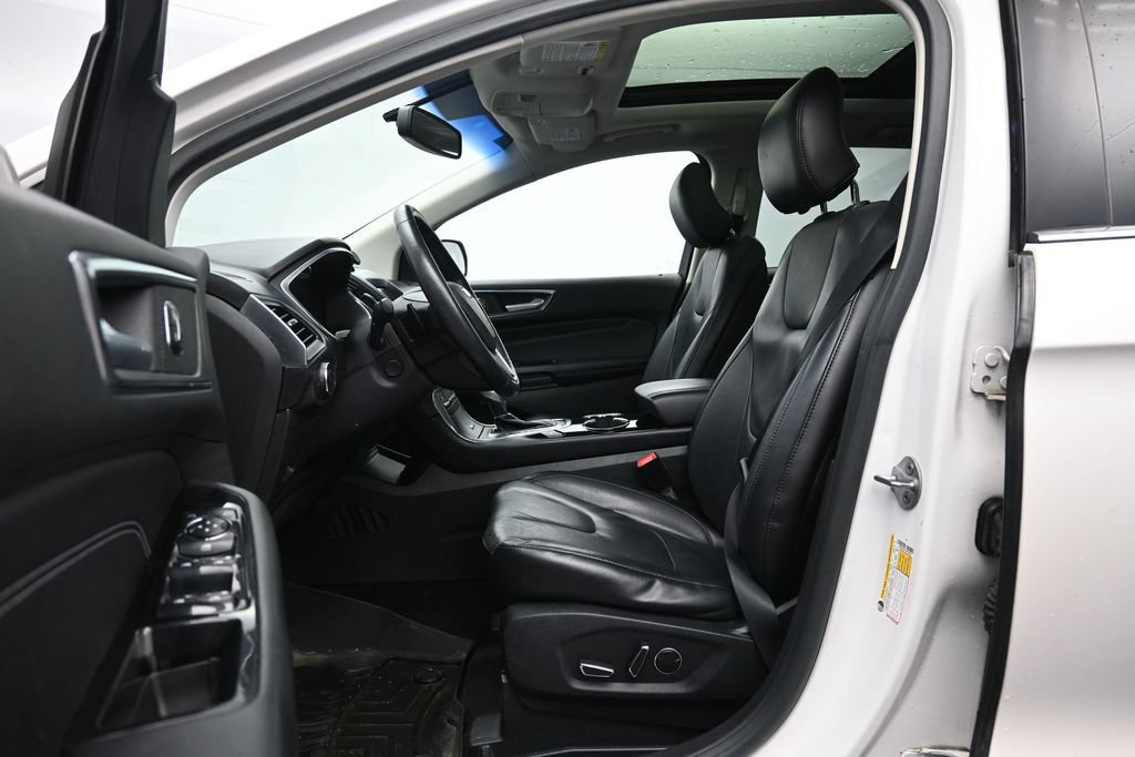 Used 2016 Ford Edge Titanium w/ Equipment Group 301A AWD/4WD image 23