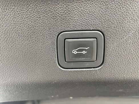 Used 2024 Chevrolet Tahoe LT image 9