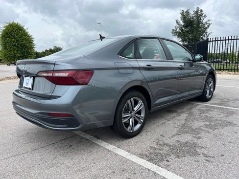 Used 2023 Volkswagen Jetta SE FWD image 4