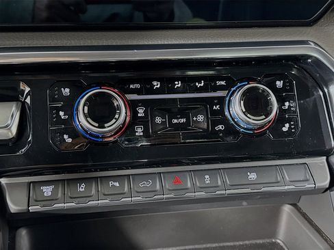 Used 2025 GMC Sierra 3500 Denali image 19