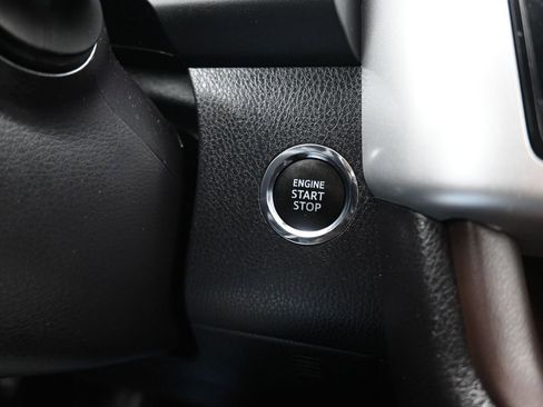 Used 2019 Toyota Highlander XLE image 22