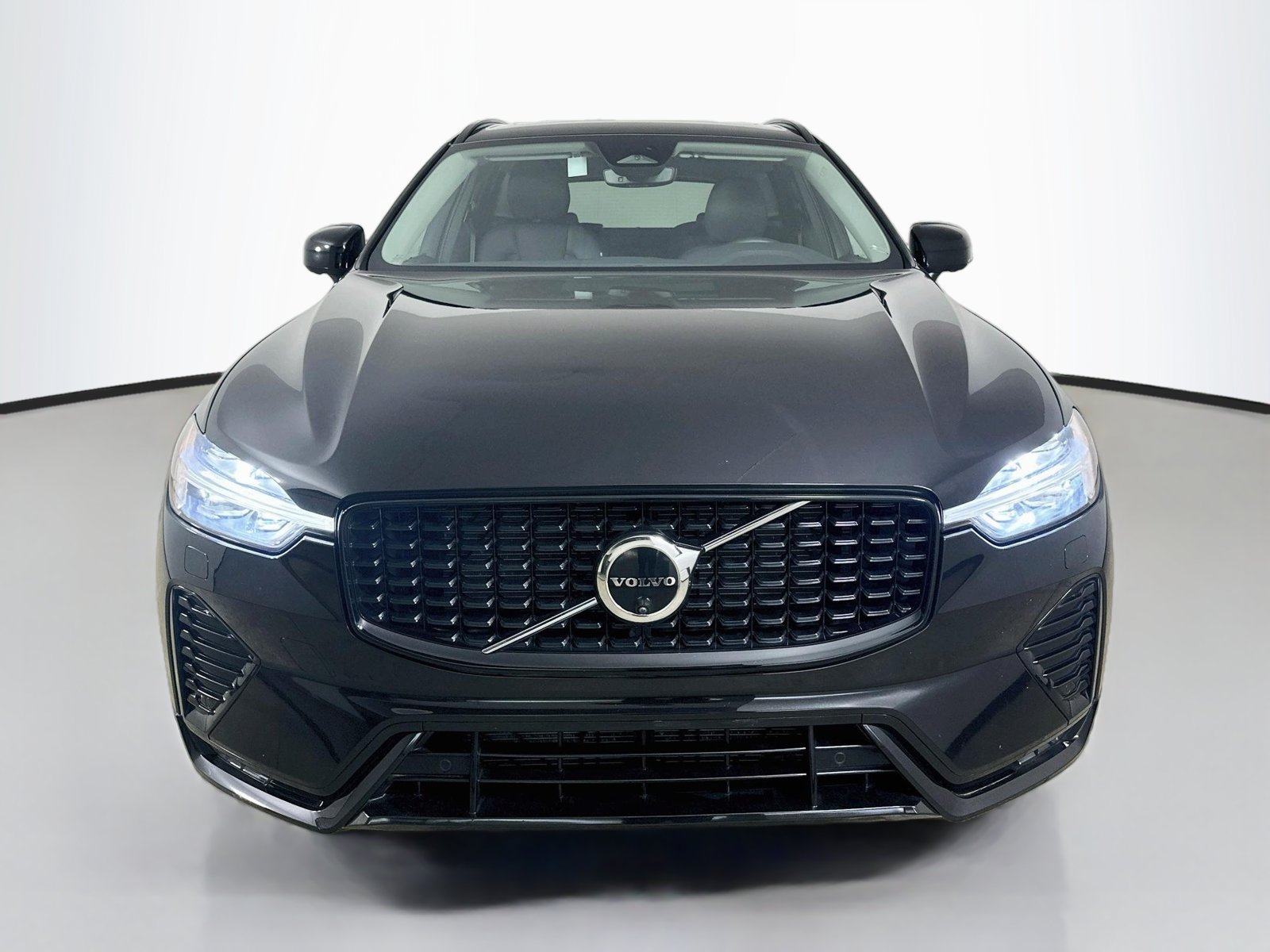 Used 2024 Volvo XC60 B5 Plus w/ Climate Package AWD/4WD image 2