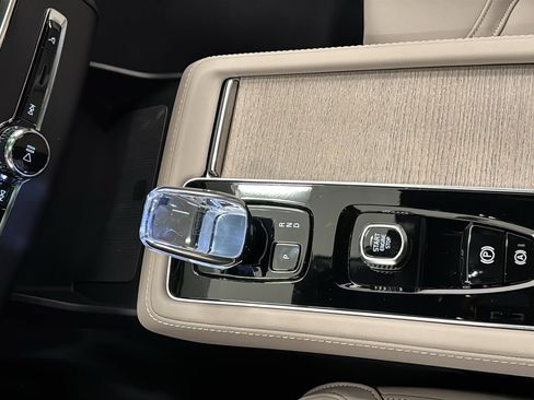 New 2026 Volvo XC90 T8 Plus w/ Protection Package Premier image 19
