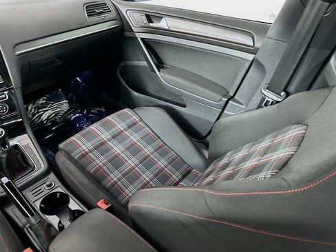 Used 2018 Volkswagen Golf 4-Door image 22