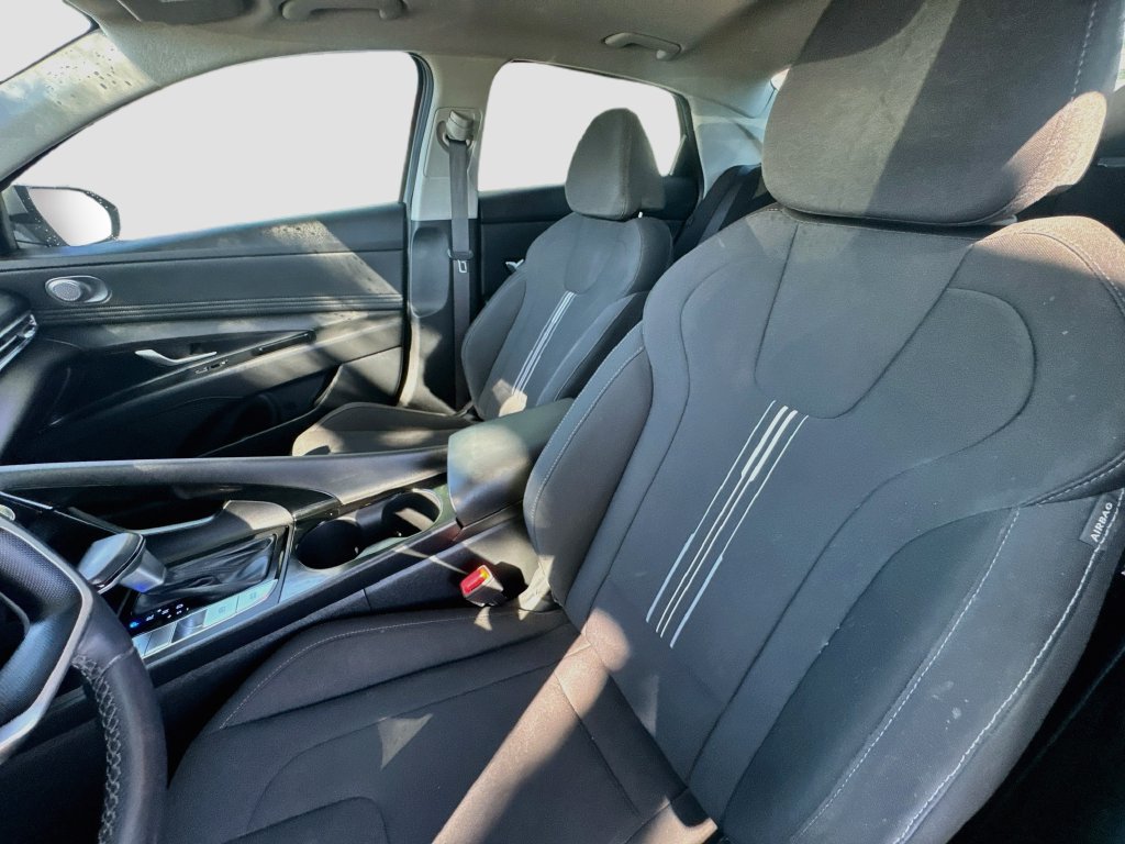 Used 2025 Hyundai Elantra SEL FWD image 19