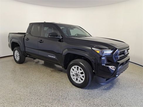 Used 2024 Toyota Tacoma SR5 image 4