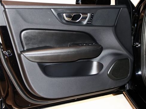 Used 2025 Volvo S60 B5 Core image 32