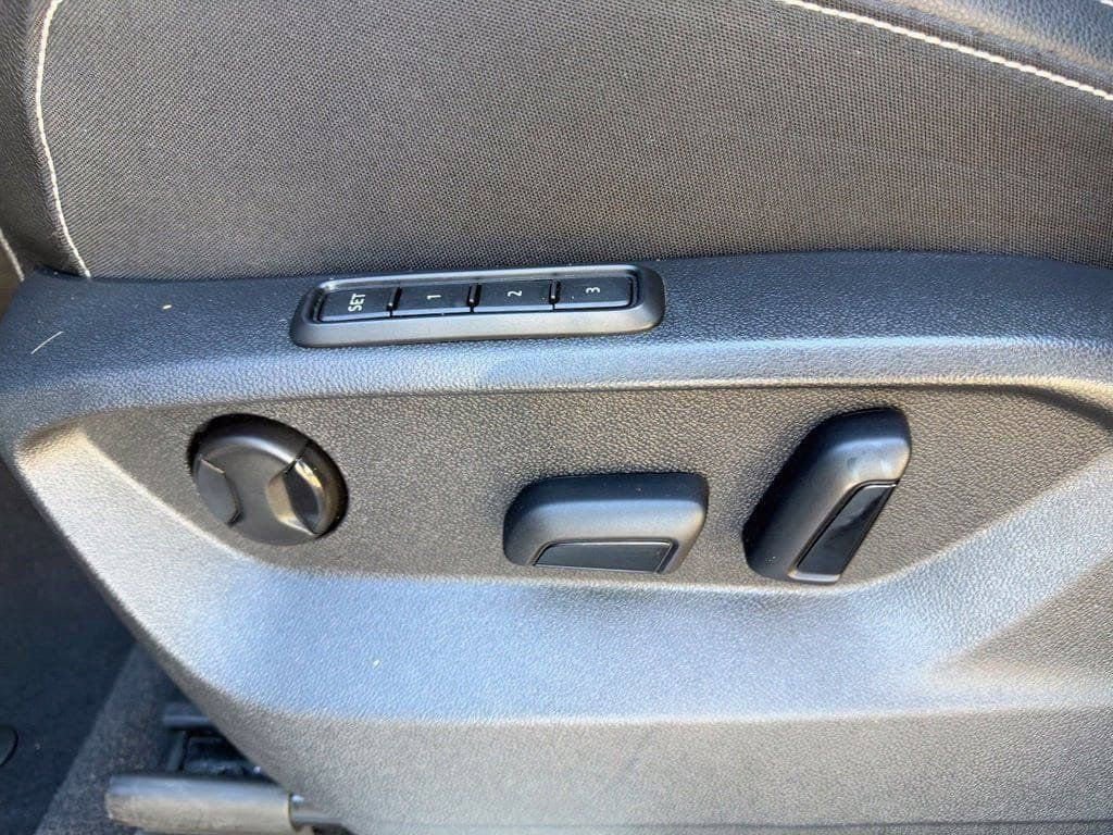 Used 2025 Volkswagen Atlas SEL AWD/4WD image 22