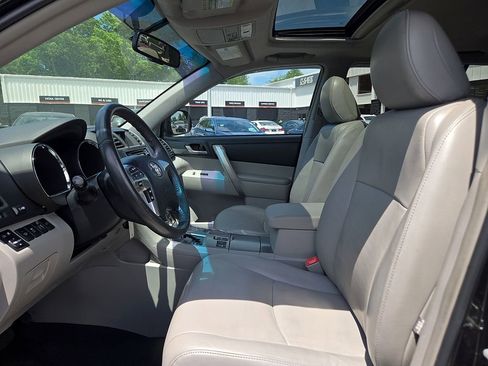 Used 2013 Toyota Highlander SE AWD/4WD image 14