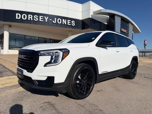 Used 2023 GMC Terrain SLE w/ Elevation Edition image 1