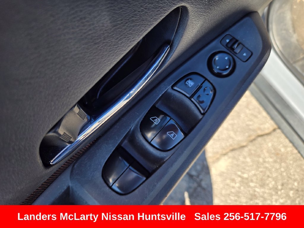 Used 2022 Nissan Kicks SR FWD image 21