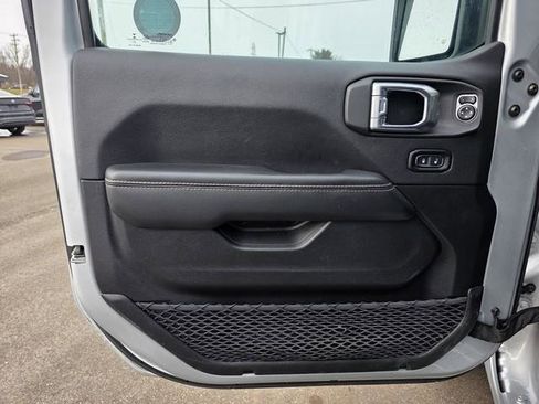 Used 2023 Jeep Wrangler Unlimited Sahara image 8