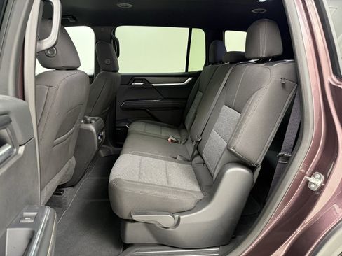 Used 2025 GMC Acadia Elevation image 24