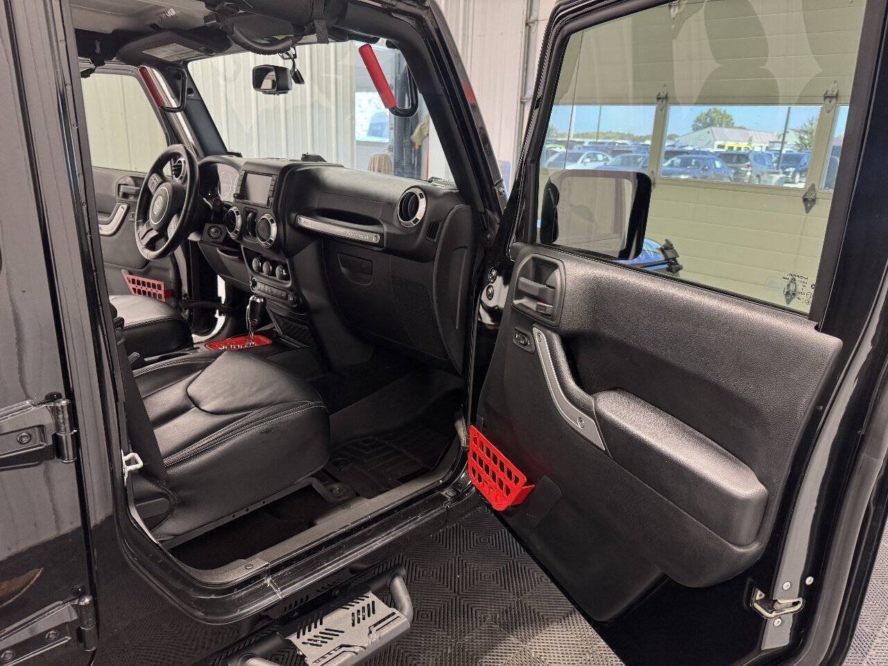 Used 2018 Jeep Wrangler Unlimited Rubicon w/ Connectivity Group AWD/4WD image 15