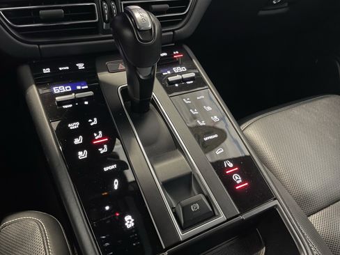 Used 2023 Porsche Macan S w/ Premium Package Plus image 20