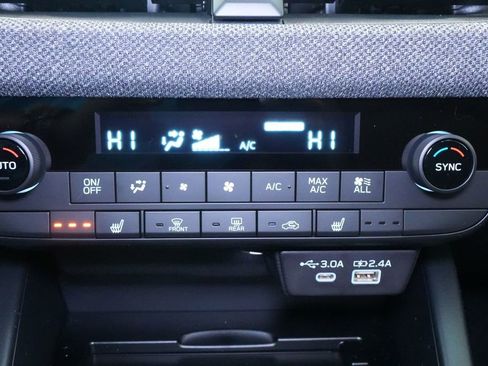 Used 2026 Subaru Outback Premium image 33