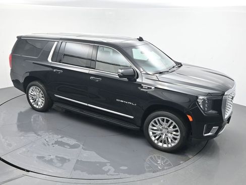 Used 2024 GMC Yukon XL Denali w/ Advanced Technology Package image 33