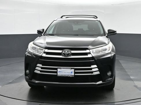 Used 2019 Toyota Highlander XLE image 2