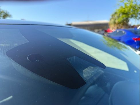 Used 2020 Ford Fusion SE FWD image 12