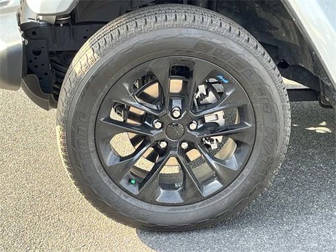 Used 2023 Jeep Wrangler Unlimited Sahara w/ Cold Weather Group image 11