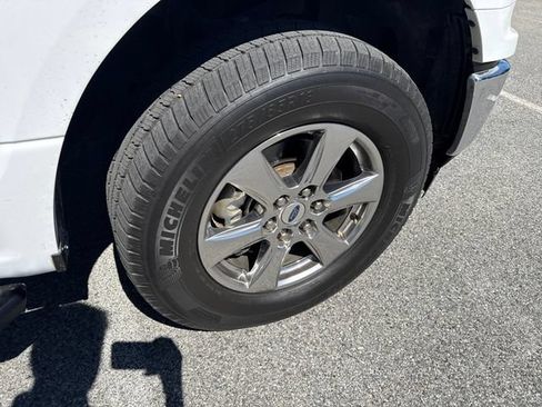 Used 2018 Ford F150 XLT w/ Equipment Group 302A Luxury AWD/4WD image 9
