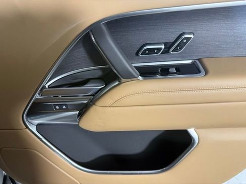 New 2025 Land Rover Range Rover Long Wheelbase SE image 32