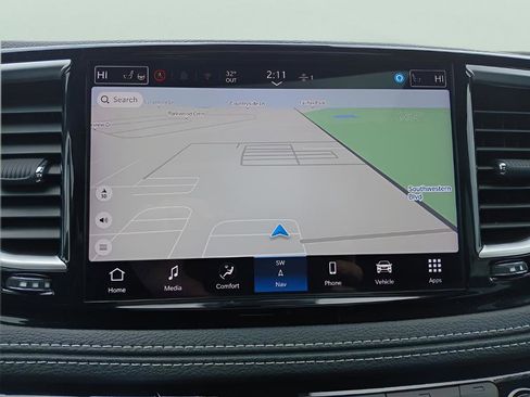 Used 2024 Chrysler Pacifica Premium FWD image 17