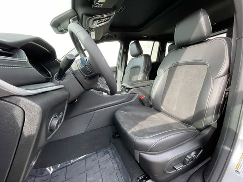 New 2025 Jeep Grand Cherokee Altitude image 22