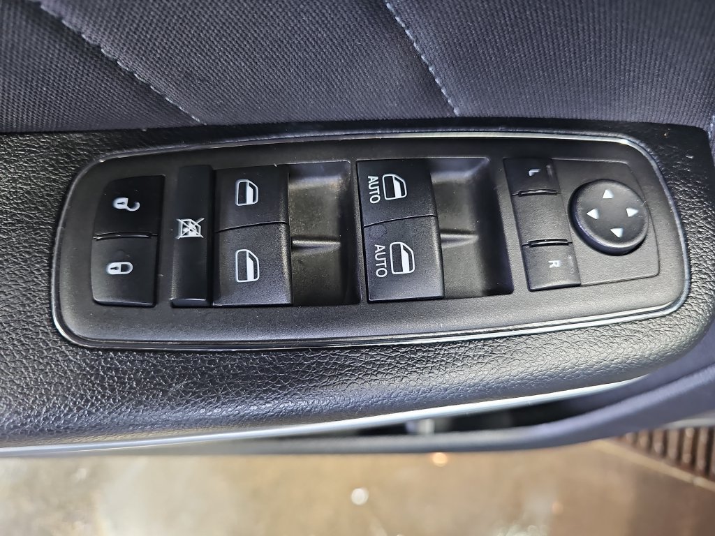 Used 2022 Dodge Charger SXT RWD image 25