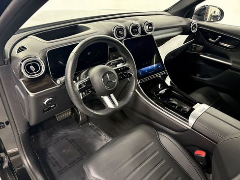 Used 2025 Mercedes-Benz GLC 350e GLC 350e w/ AMG Line image 9