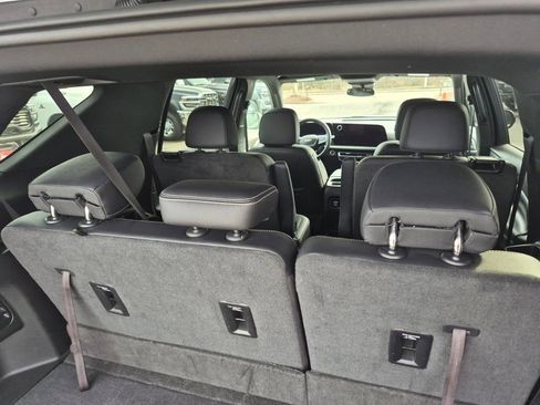 Used 2025 Chevrolet Traverse LT image 12