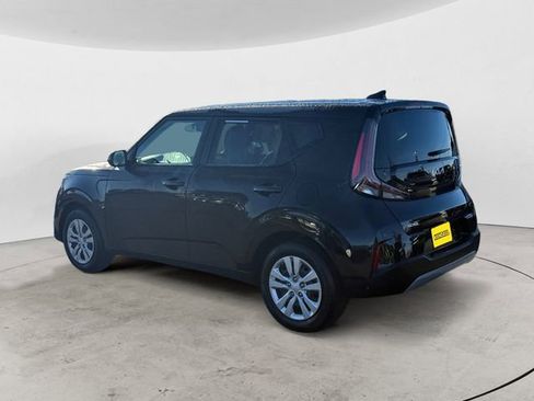 Used 2024 Kia Soul LX image 3